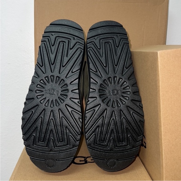 NEW IN BOX Ugg Neumel Heritage Platform Boots in Olive - Picture 7 of 9